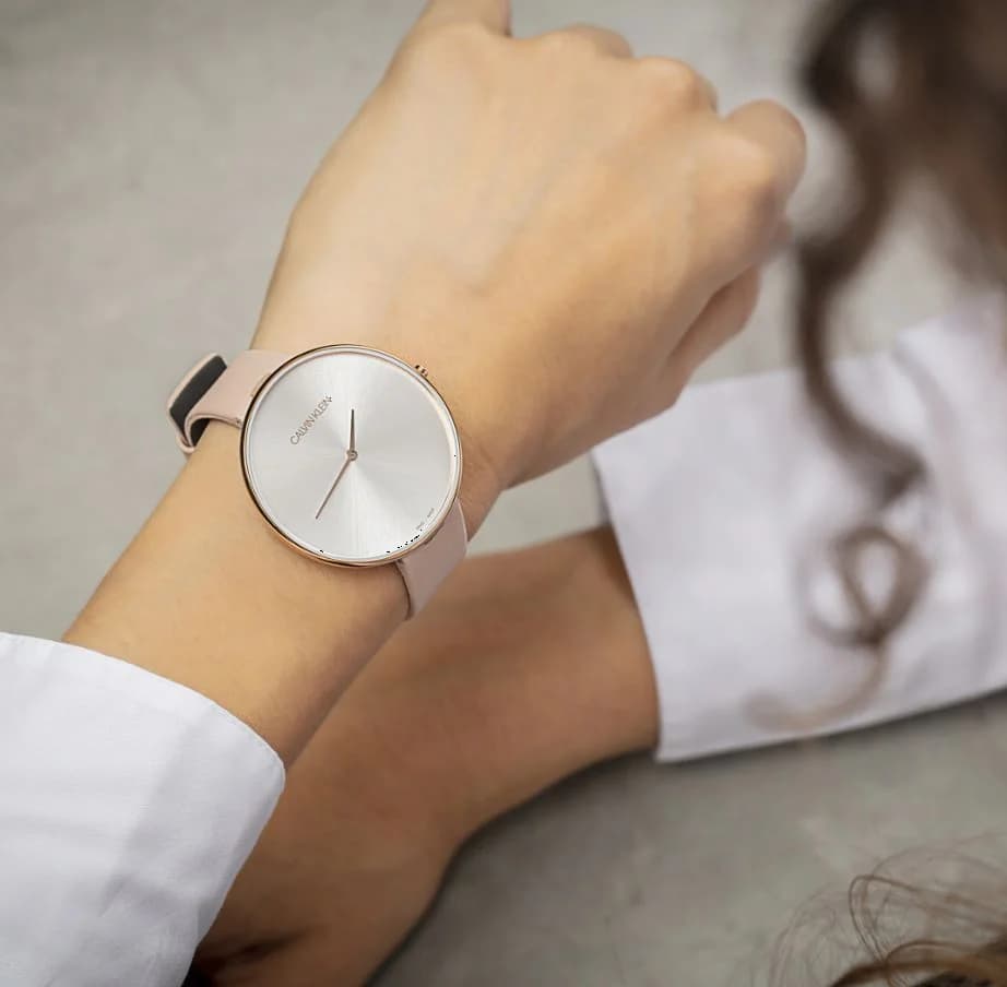 Montre Calvin Klein K8Y236Z6 Bracelet Cuir Rose et Cadran Minimaliste vue 5