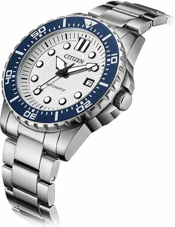 Gros plan sur le cadran blanc de la Citizen NJ0171-81A