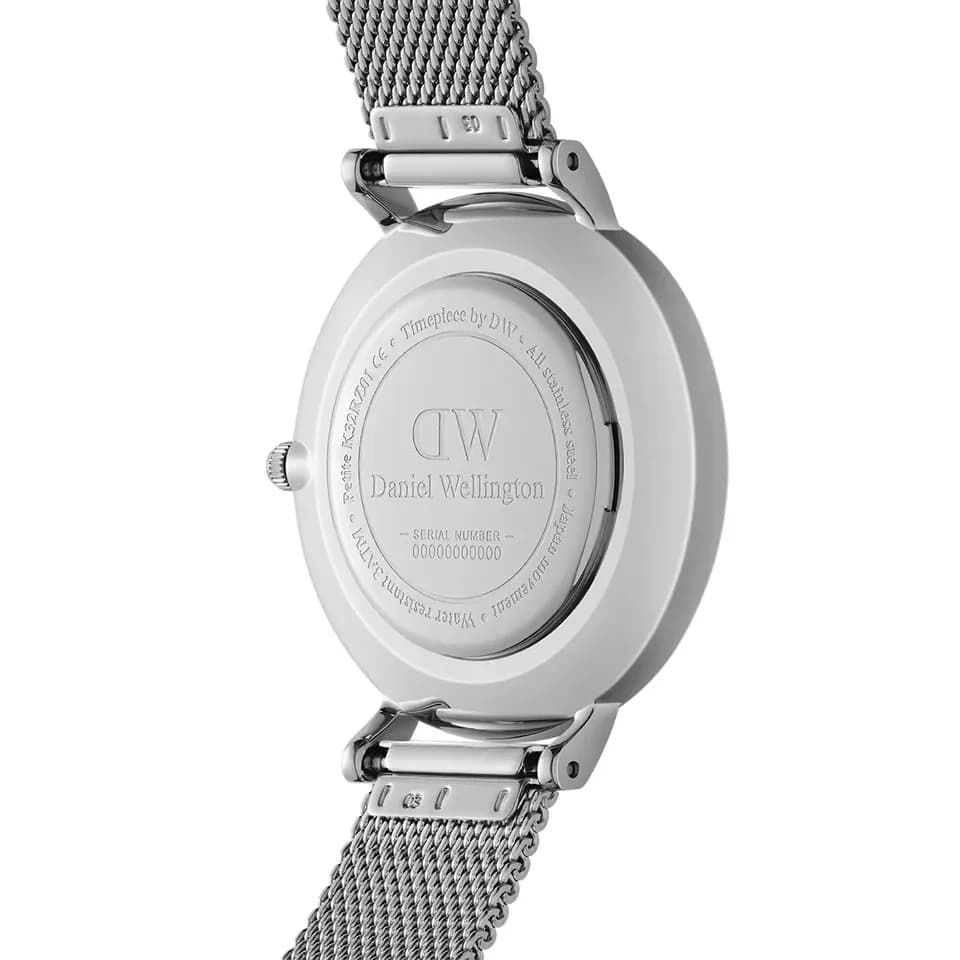Gros plan sur le cadran blanc de la Daniel Wellington DW00100164