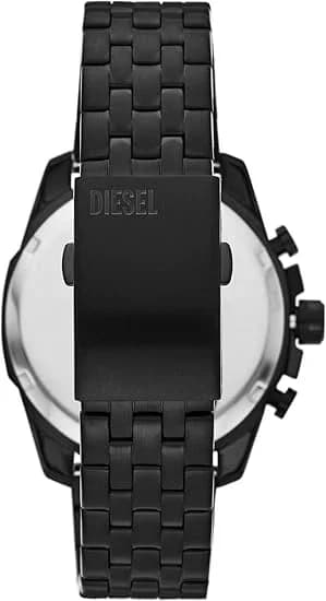 Gros plan sur le cadran noir de la Diesel DZ4617