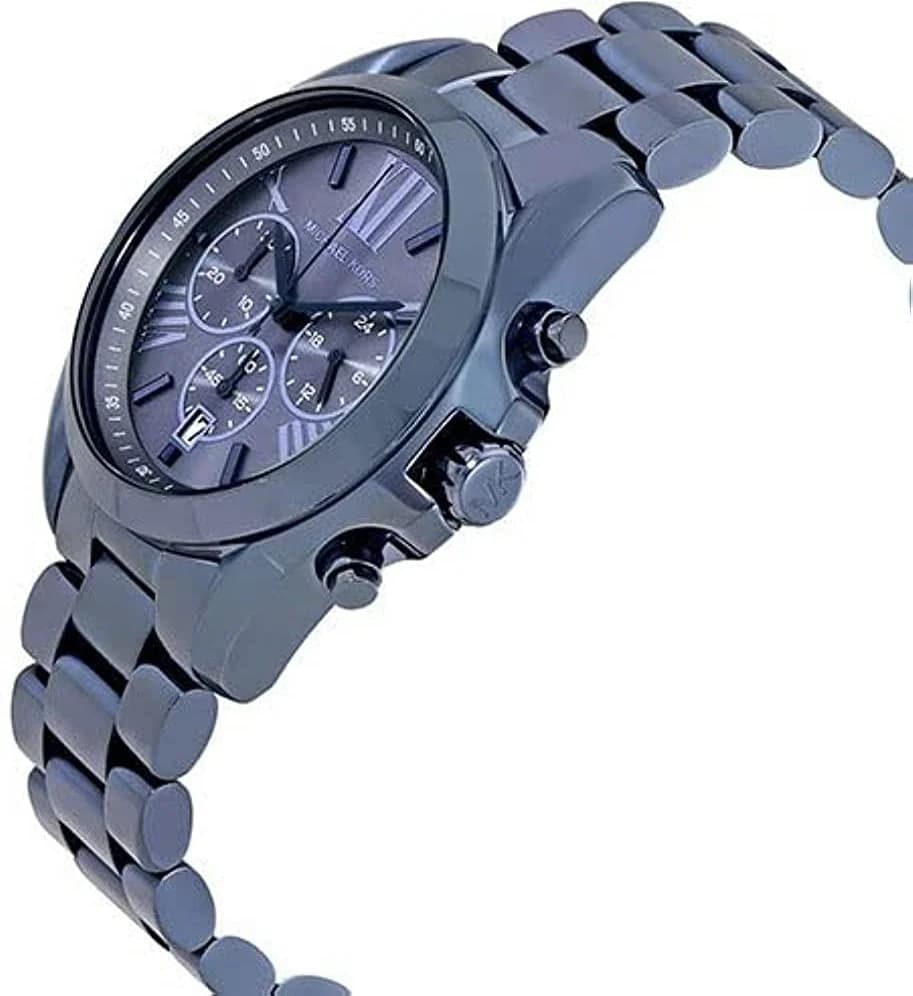 Gros plan sur le cadran bleu de la Michael Kors MK6248