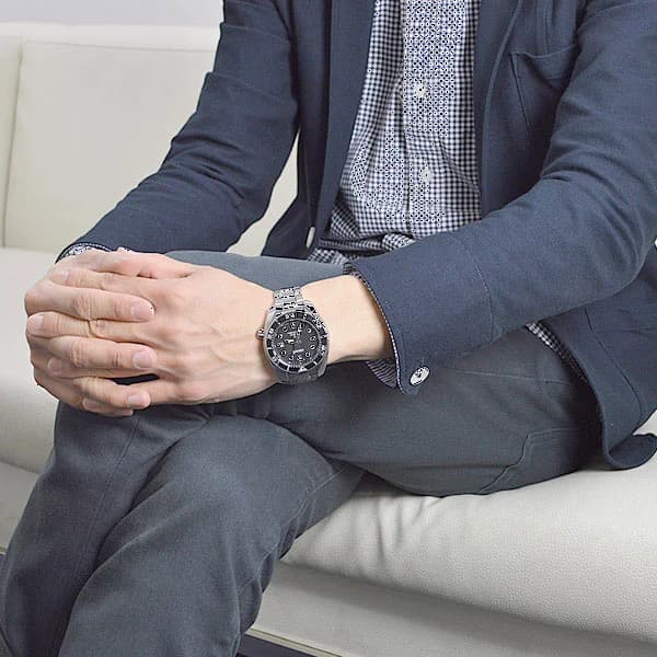 Seiko SBDC031J1 Diver's Submariner Stainless Steel Watch with Black Dial and Sapphire Crystal vue 4