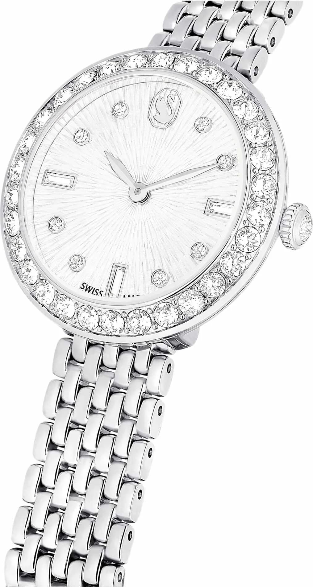 Gros plan sur le cadran argent de la Swarovski 5673022
