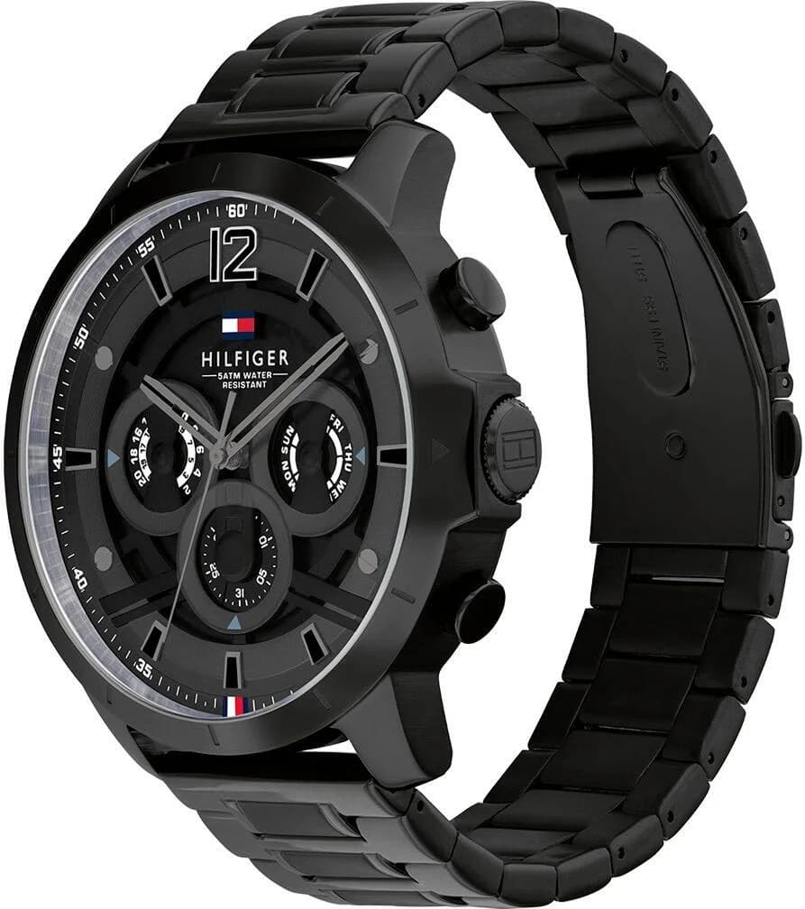 Gros plan sur le cadran noir de la Tommy Hilfiger 1710494