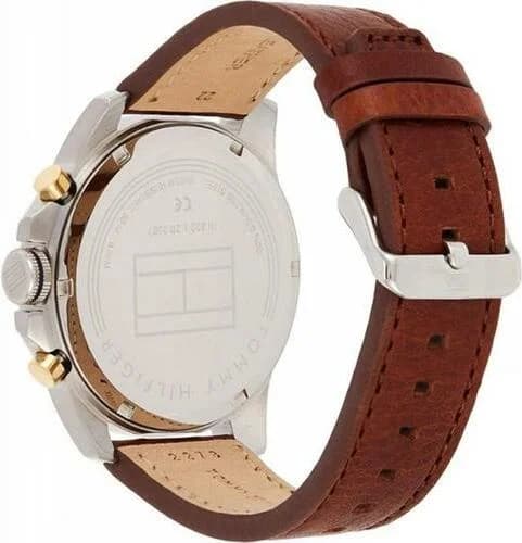 Gros plan sur le cadran bleu de la Tommy Hilfiger 1791561