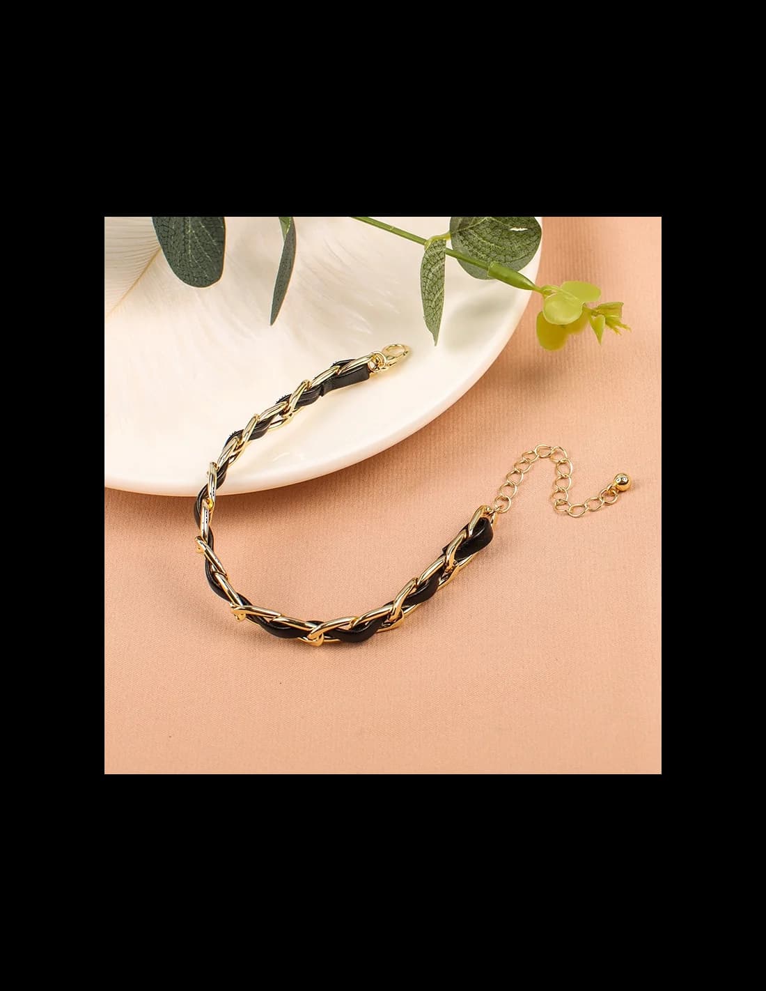 Bracelet simili cuir et chaine Victoria Bradley en acier plaqué doré vue 5
