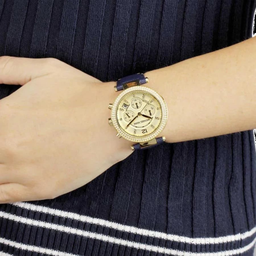 Michael Kors MK2280 Gold-Tone Chronograph with Navy Blue Leather Strap vue 4