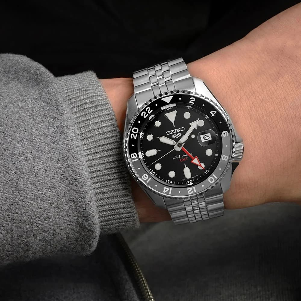 Seiko SSK001K1 Automatic GMT Stainless Steel Black Dial Men's Watch vue 3