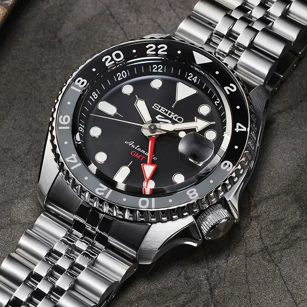Seiko SSK001K1 Automatic GMT Stainless Steel Black Dial Men's Watch vue 4