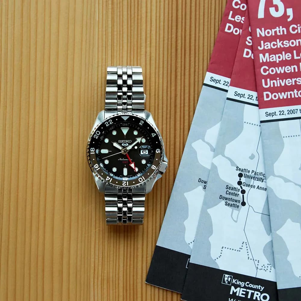 Seiko SSK001K1 Automatic GMT Stainless Steel Black Dial Men's Watch vue 5