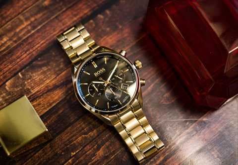 Banc d'essai de la montre Hugo Boss Champion 1513848 en acier doré jaune