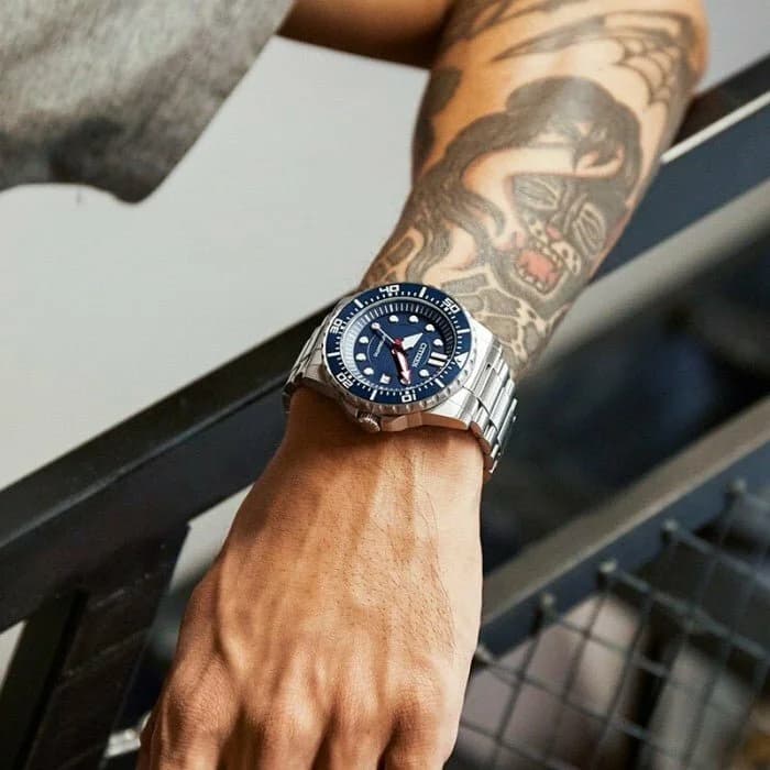 Citizen NJ0121-89L Automatic Steel Blue Dial Watch vue 6