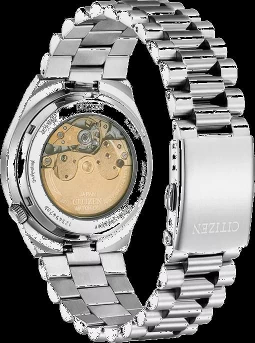 Gros plan sur le cadran bleu de la Citizen NJ0151-88X