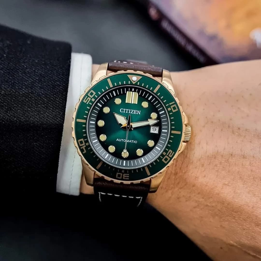 Citizen NJ0173-18X Automatic Green Dial and Brown Leather Watch vue 5