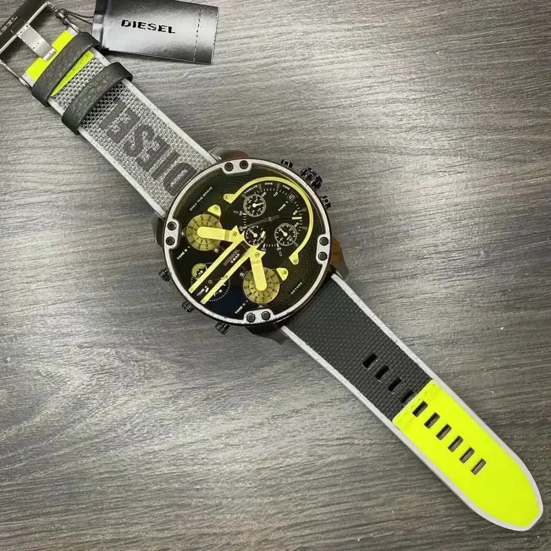 Montre Homme Diesel Mr. Daddy 2.0 XXL DZ7429 bracelet fluo vue 5