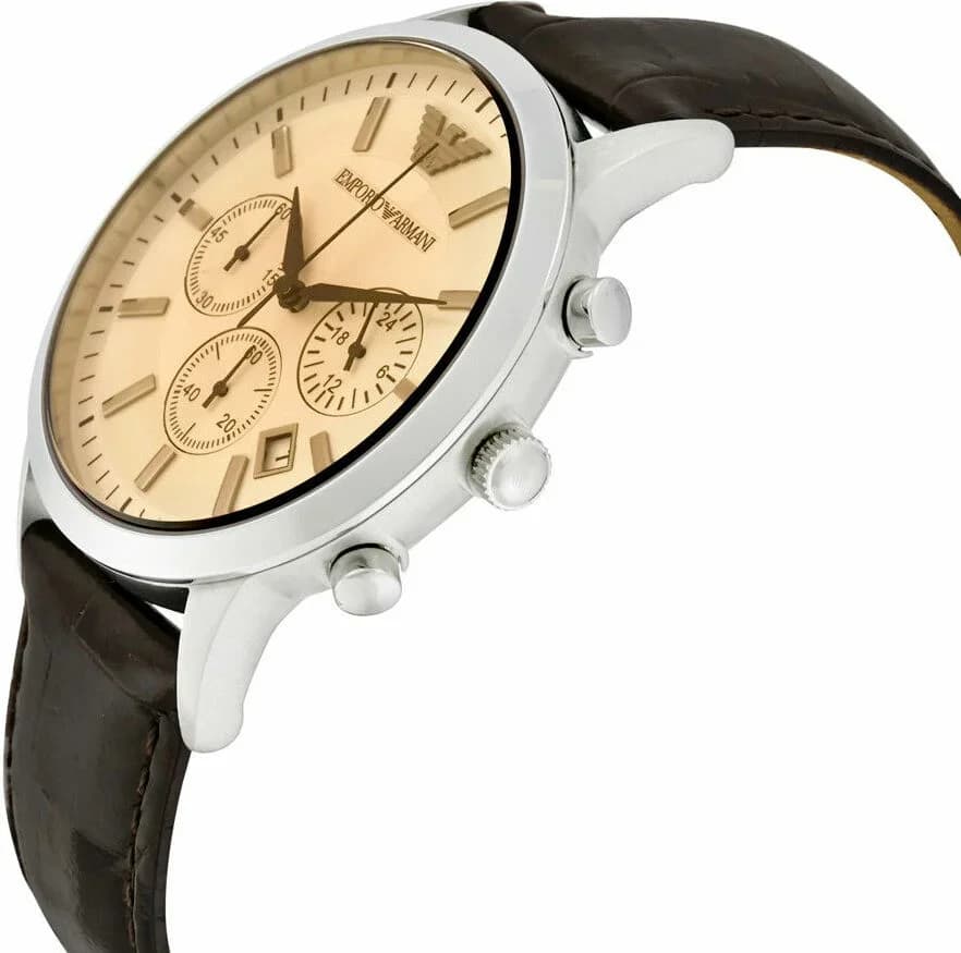 Gros plan sur le cadran marron de la Emporio Armani AR2433