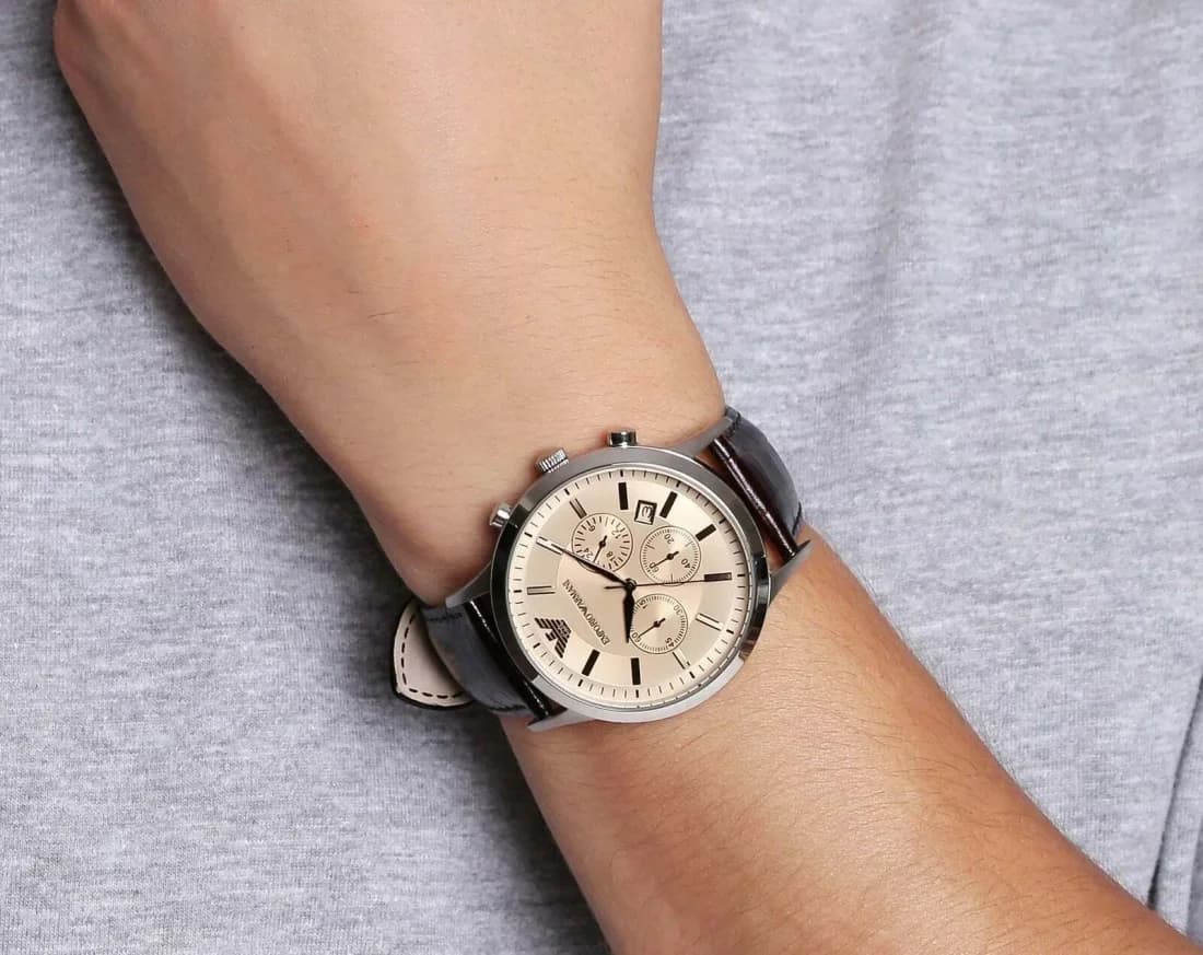 Emporio Armani AR2433 côté fond de boîtier argent