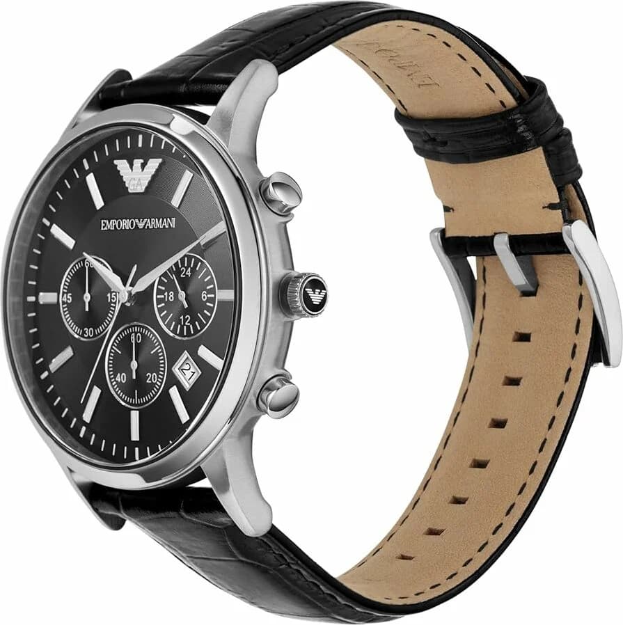 Gros plan sur le cadran noir de la Emporio Armani AR2447