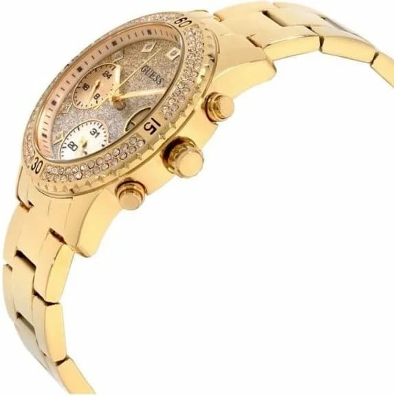 Gros plan sur le cadran or de la Guess W0774L5