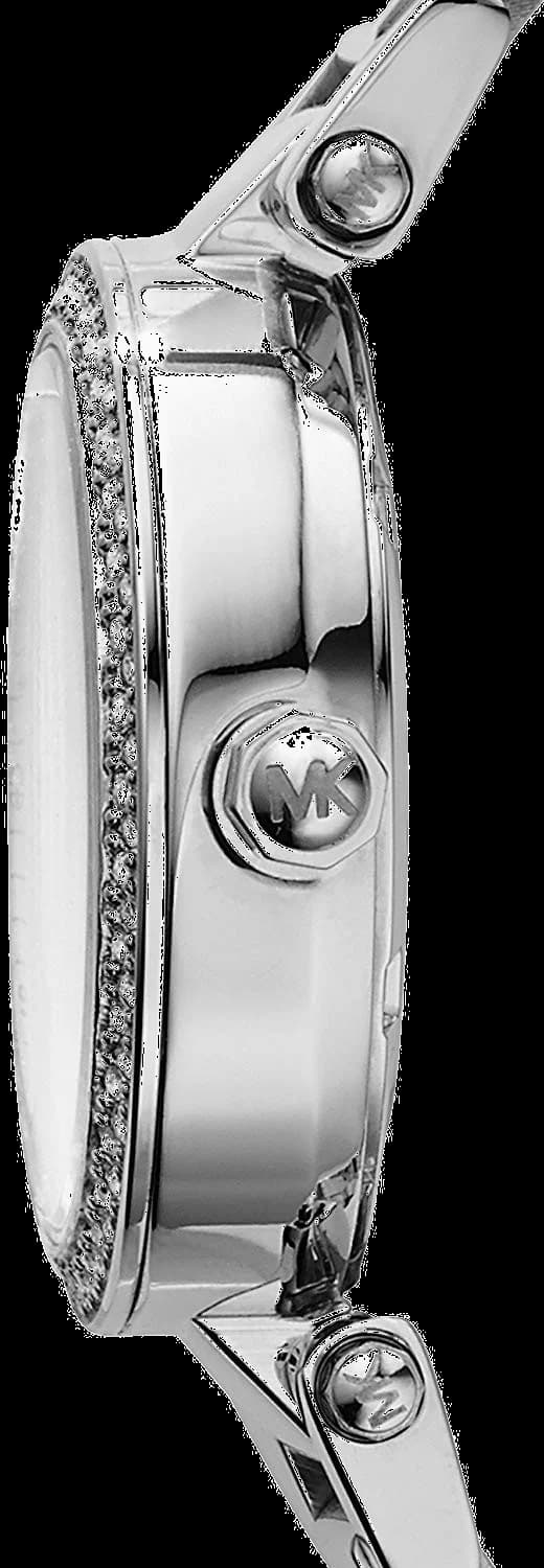 Gros plan sur le cadran argent de la Michael Kors MK5615