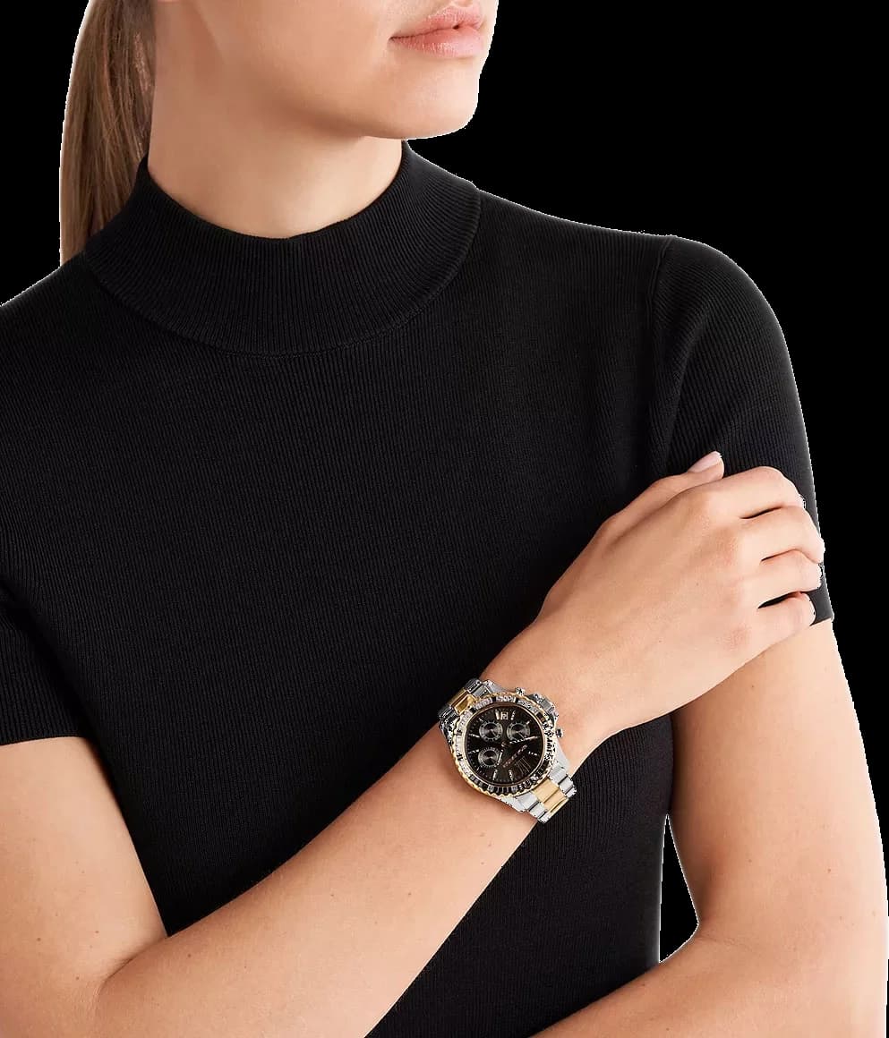 Gros plan sur le cadran noir de la Michael Kors MK7209