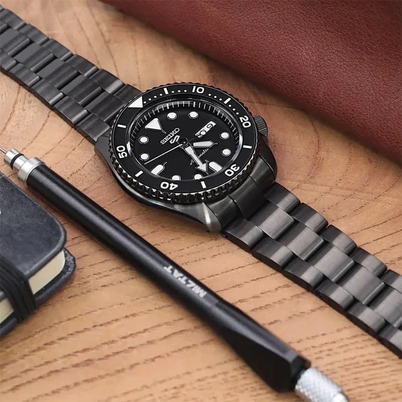 Montre Seiko SRPD65K1 Automatique en Acier PVD Noir et Bracelet Acier vue 6
