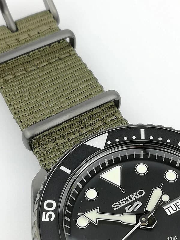 Montre Seiko SRPD65K4 Automatique Boîtier Acier Noir et Bracelet NATO Vert vue 4