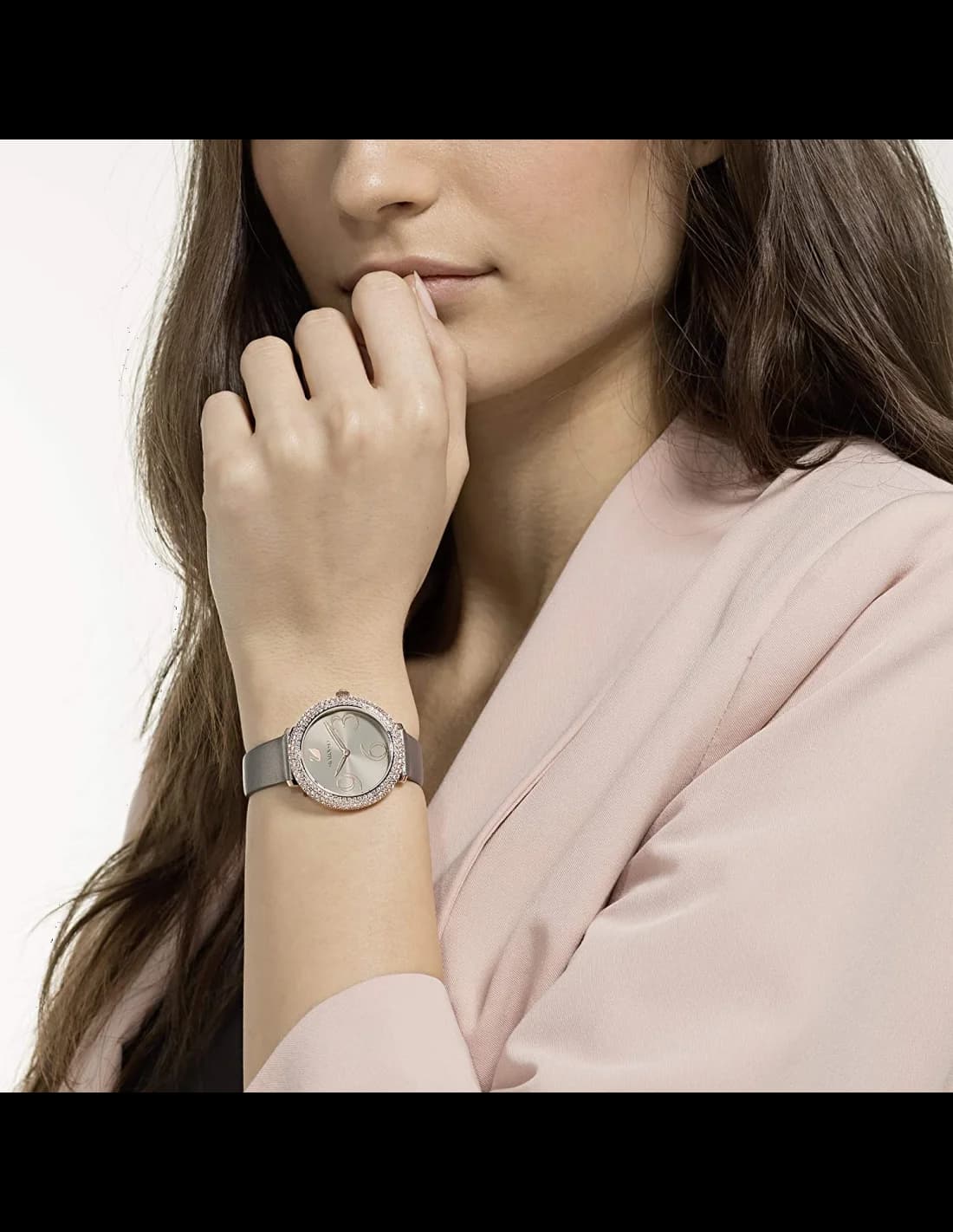 Gros plan sur le cadran gris de la Swarovski 5484067