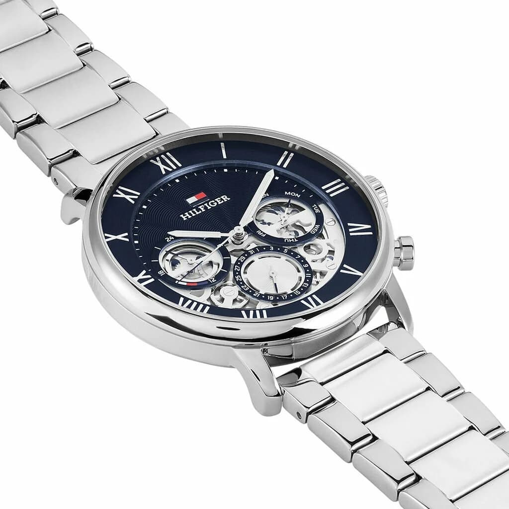 Gros plan sur le cadran bleu de la Tommy Hilfiger 1710569