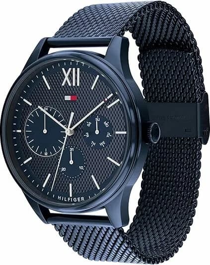 Gros plan sur le cadran bleu de la Tommy Hilfiger 1791421