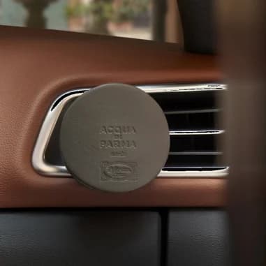 Leather car air freshener Acqua Di Parma meets Poltona Frau vue 2