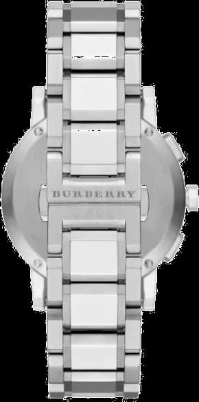 Gros plan sur le cadran argent de la Burberry BU9750