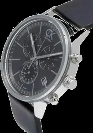 Gros plan sur le cadran noir de la Calvin Klein K7627107