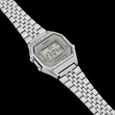 Gros plan sur le cadran gris de la Casio LA680WEA-7EF