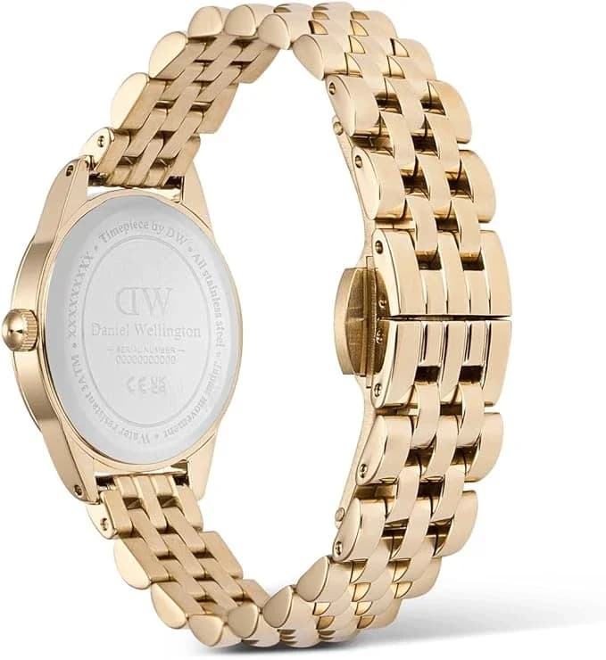 Gros plan sur le cadran blanc de la Daniel Wellington DW00100803
