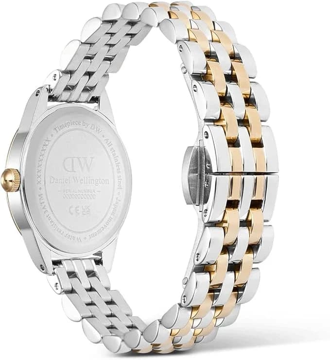 Gros plan sur le cadran blanc de la Daniel Wellington DW00100811