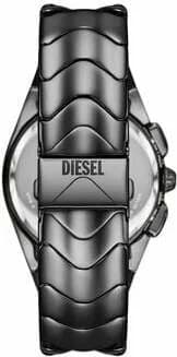 Gros plan sur le cadran noir de la Diesel DZ4682