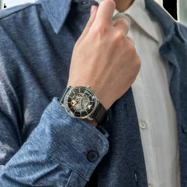 Montre Emporio Armani Meccanico AR60026 Cadran squelette bracelet cuir noir vue 4