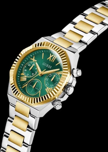 Gros plan sur le cadran vert de la Guess GW0769L4
