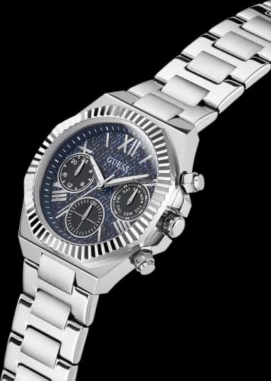 Gros plan sur le cadran bleu de la Guess GW0769L1