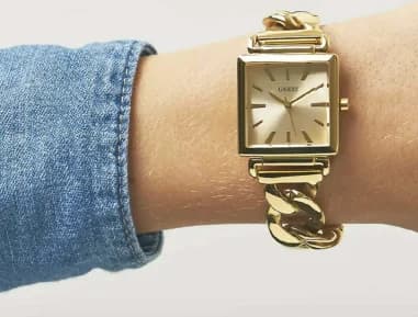 Guess W1029L2 vue de côté, bracelet acier