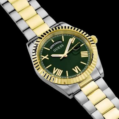 Gros plan sur le cadran vert de la Guess GW0265G8