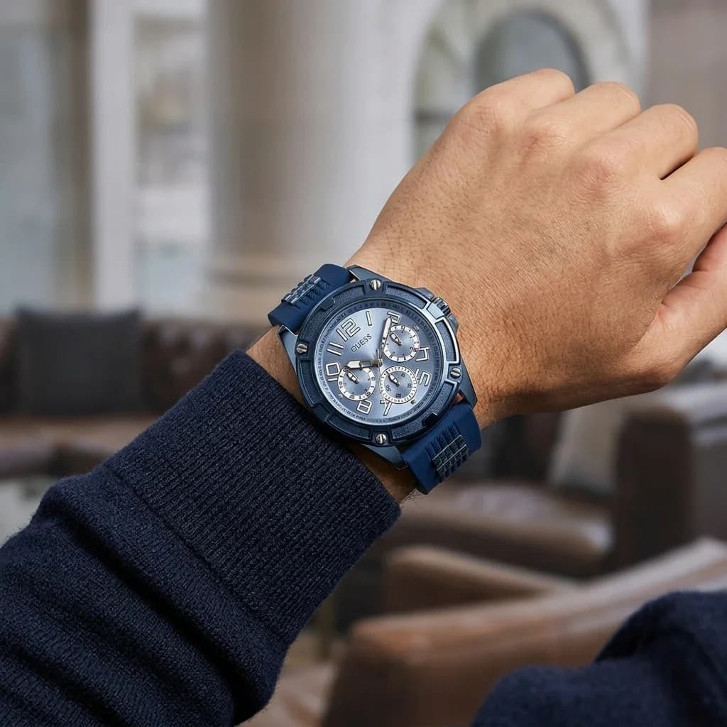 Montre Homme Guess Delta GW0051G4 cadran bleu bracelet silicone vue 5