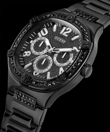 Gros plan sur le cadran noir de la Guess GW0576G3
