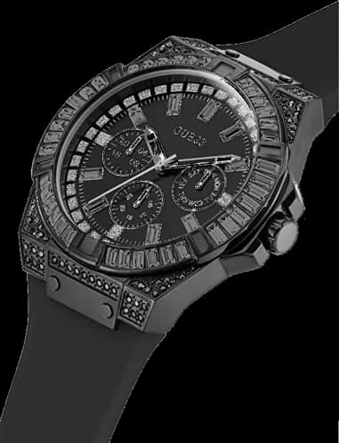 Gros plan sur le cadran noir de la Guess GW0208G5