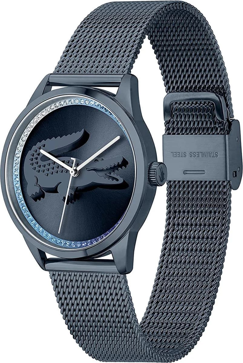 Gros plan sur le cadran bleu de la Lacoste 2001260