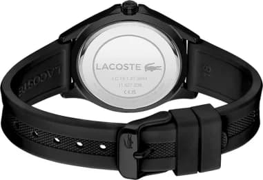 Gros plan sur le cadran noir de la Lacoste 2001223