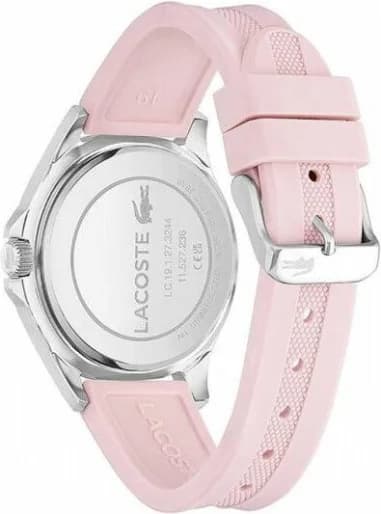 Gros plan sur le cadran argent de la Lacoste 2001245