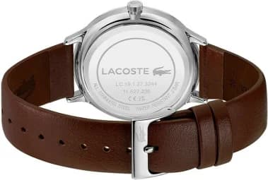 Gros plan sur le cadran bleu de la Lacoste 2011227