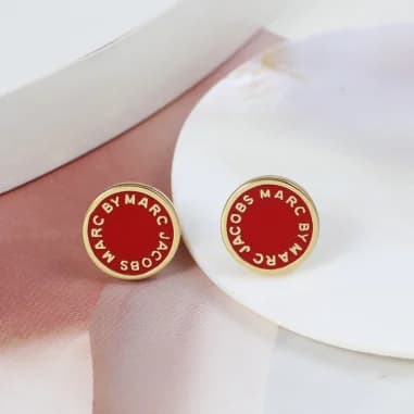 Gros plan sur le cadran de la Marc Jacobs 106673